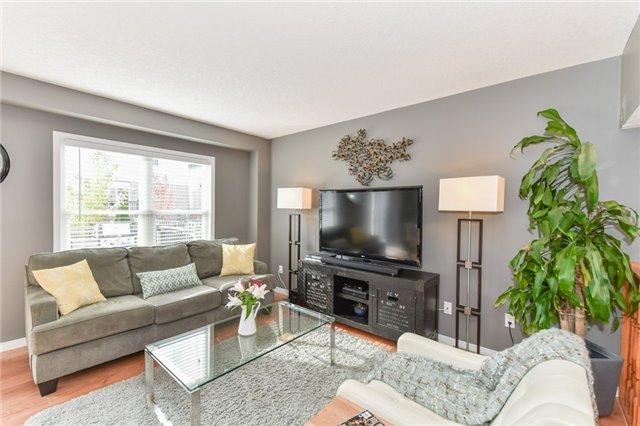 747 Laurelwood Dr, House detached with 3 bedrooms, 2 bathrooms and 2 parking in Waterloo ON | Image 4