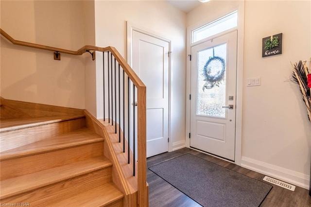 17 Aspen Common, House attached with 3 bedrooms, 1 bathrooms and 1 parking in St. Catharines ON | Image 6