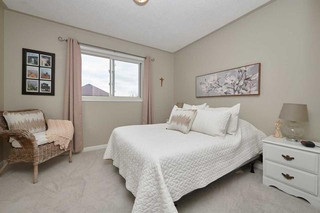 54 Coleman Dr, House attached with 3 bedrooms, 3 bathrooms and 3 parking in Barrie ON | Image 9