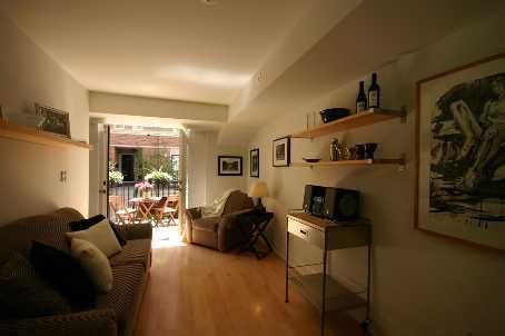 211 - 415 Jarvis St, Townhouse with 2 bedrooms, 1 bathrooms and 1 parking in Toronto ON | Image 3
