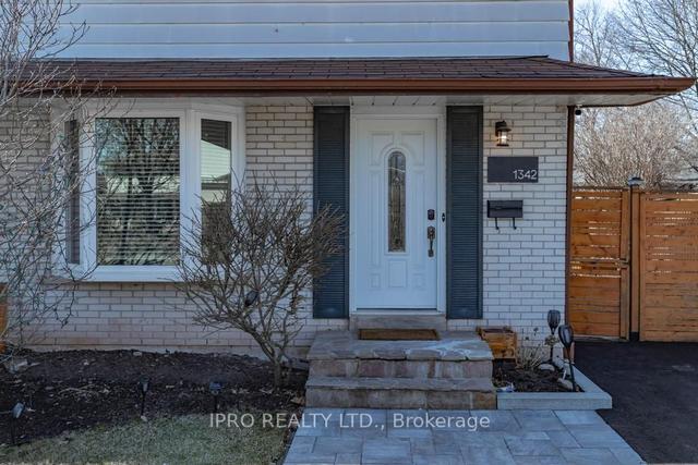 1342 Roylen Rd, House semidetached with 3 bedrooms, 2 bathrooms and 4 parking in Oakville ON | Image 23