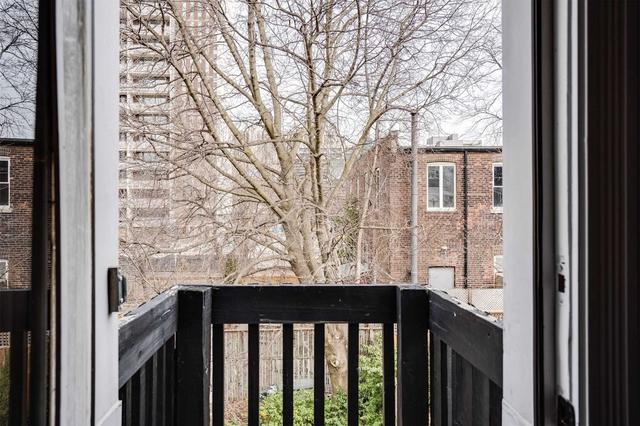 2 - 151 Robert St, Condo with 2 bedrooms, 2 bathrooms and 0 parking in Toronto ON | Image 9