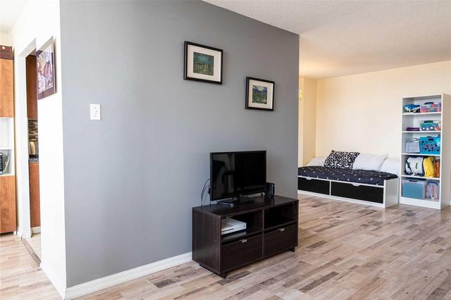 1114 - 550 Webb Dr, Condo with 2 bedrooms, 1 bathrooms and 2 parking in Mississauga ON | Image 5