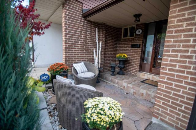 96 Baronwood Crt, Townhouse with 3 bedrooms, 3 bathrooms and 2 parking in Brampton ON | Image 1