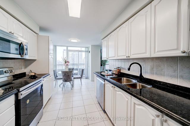 2807 - 18 Parkview Ave, Condo with 3 bedrooms, 2 bathrooms and 1 parking in Toronto ON | Image 5