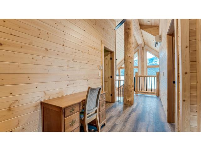 682 Lower Inonoaklin Rd, House detached with 3 bedrooms, 3 bathrooms and 10 parking in Central Kootenay K BC | Image 28