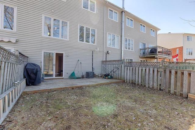 15 Vermont Meadows, Townhouse with 3 bedrooms, 2 bathrooms and 3 parking in Petawawa ON | Image 5