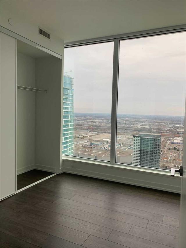 5802 - 5 Buttermill Ave, Condo with 3 bedrooms, 2 bathrooms and 0 parking in Vaughan ON | Image 5
