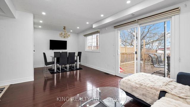 8 Hilda Crt, House attached with 3 bedrooms, 2 bathrooms and 2 parking in Brampton ON | Image 39