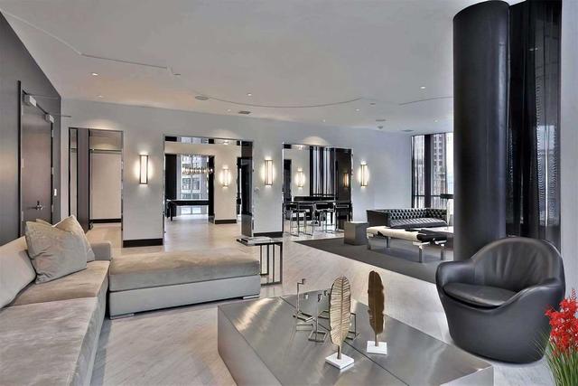 2407 - 32 Davenport Rd, Condo with 2 bedrooms, 2 bathrooms and 2 parking in Toronto ON | Image 32