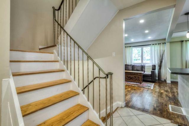 16 Woodbury Rd, House semidetached with 4 bedrooms, 2 bathrooms and 3 parking in Toronto ON | Image 19
