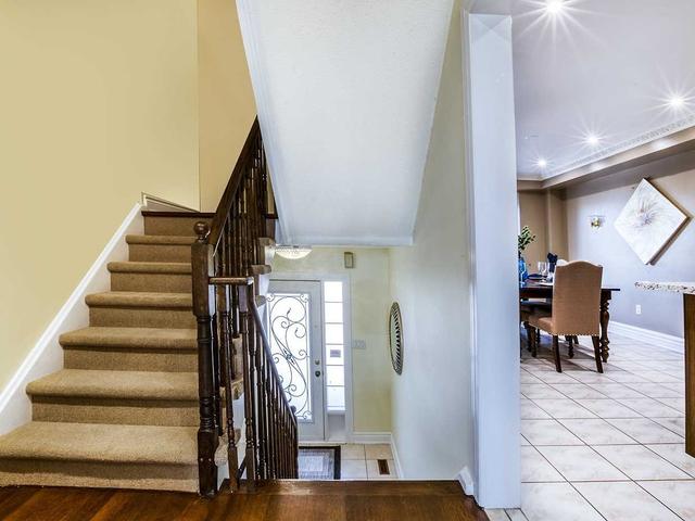 58 Dunlop Crt, House attached with 3 bedrooms, 3 bathrooms and 3 parking in Brampton ON | Image 36