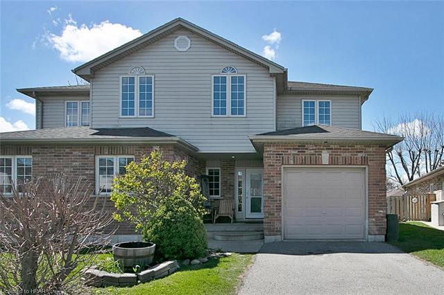 28 Walsh Crescent, House semidetached with 3 bedrooms, 2 bathrooms and 3 parking in Stratford ON | Image 1