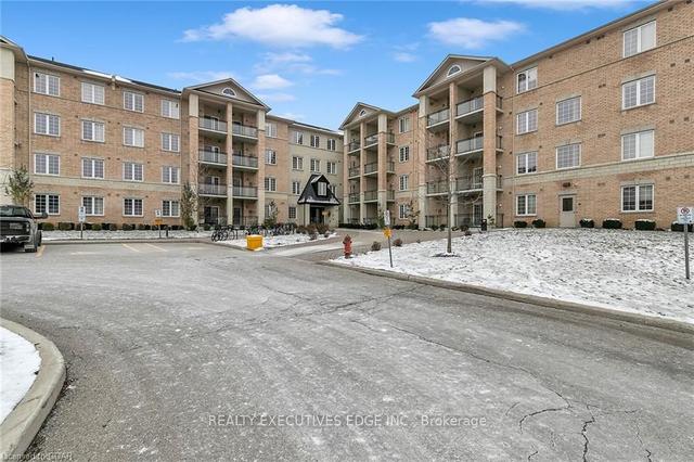 420 - 1077 Gordon St, Condo with 3 bedrooms, 1 bathrooms and 1 parking in Guelph ON | Image 1