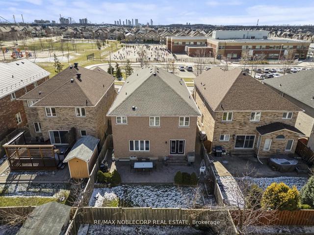 36 Venice Gate Dr, House detached with 5 bedrooms, 5 bathrooms and 6 parking in Vaughan ON | Image 25