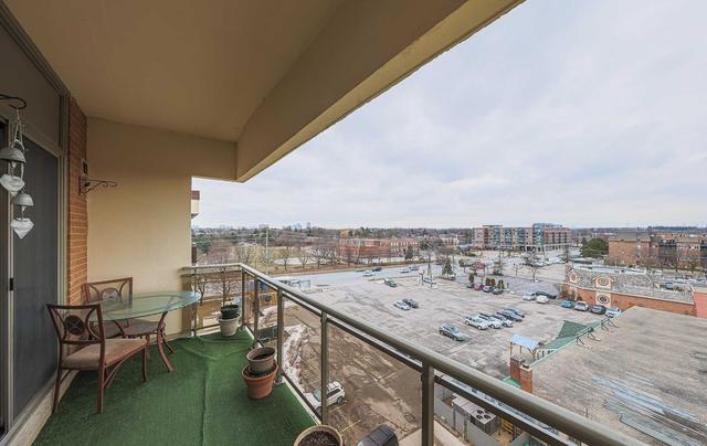 709 - 180 Dudley Ave, Condo with 2 bedrooms, 1 bathrooms and 1 parking in Markham ON | Image 2