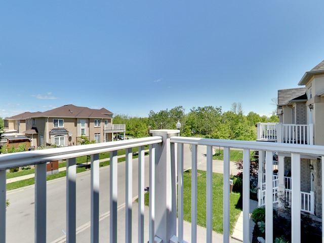 79 Greenstem Cres, House attached with 3 bedrooms, 3 bathrooms and 1 parking in Hamilton ON | Image 2