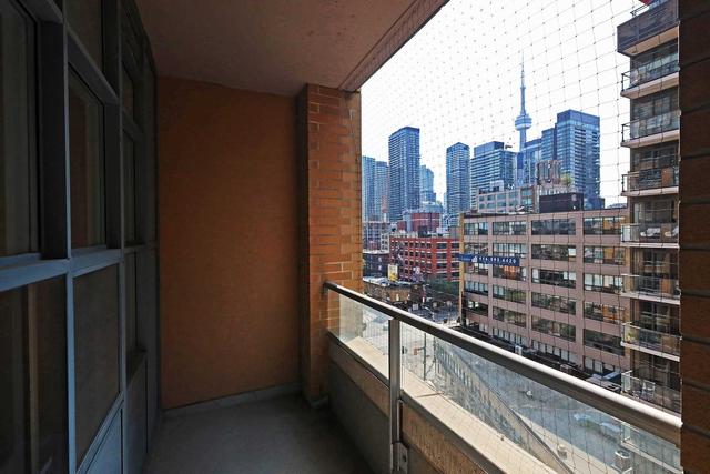 820 - 438 Richmond St W, Condo with 1 bedrooms, 1 bathrooms and 1 parking in Toronto ON | Image 1