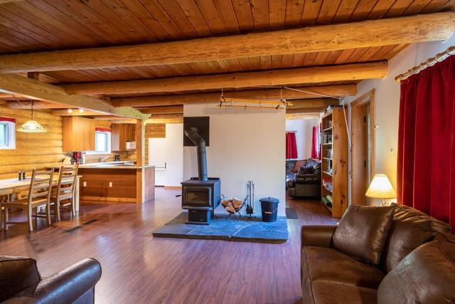 823 Crandall Road, House detached with 3 bedrooms, 2 bathrooms and null parking in Columbia Shuswap A BC | Image 7