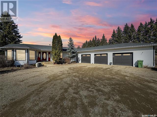 8 West Park Drive, House detached with 5 bedrooms, 3 bathrooms and null parking in Battleford SK | Image 1