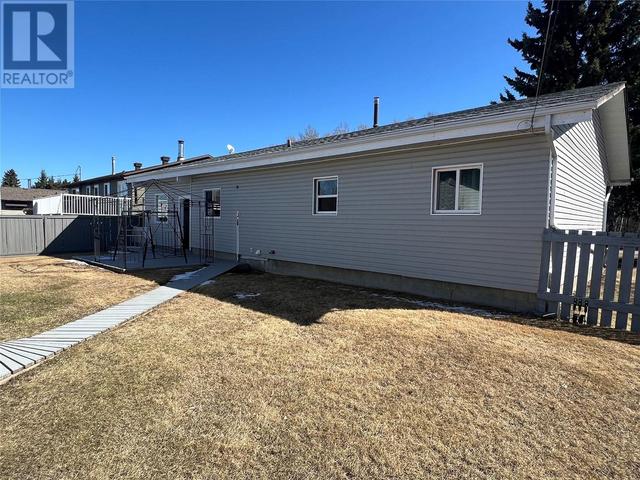 1908 102 Avenue, House detached with 3 bedrooms, 1 bathrooms and 1 parking in Dawson Creek BC | Image 18