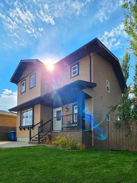 1108 44 Avenue N, House detached with 3 bedrooms, 1 bathrooms and 2 parking in Lethbridge AB | Card Image
