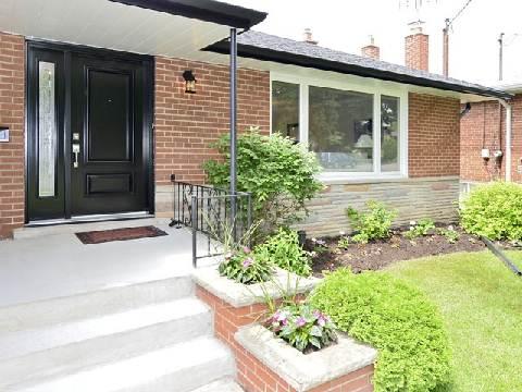 8 Tiffany Crt, House detached with 3 bedrooms, 2 bathrooms and 3 parking in Toronto ON | Image 2