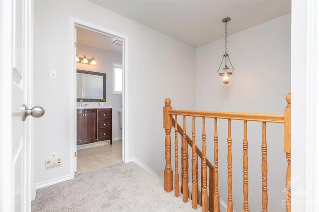 8 Whalings Circle, Townhouse with 3 bedrooms, 2 bathrooms and 3 parking in Ottawa ON | Image 16