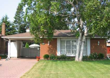 274 Harmony Rd N, House detached with 3 bedrooms, 2 bathrooms and 5 parking in Oshawa ON | Image 1