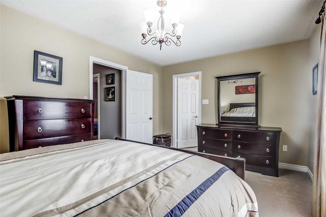 27 Village Lake Cres, House detached with 3 bedrooms, 4 bathrooms and 6 parking in Brampton ON | Image 17