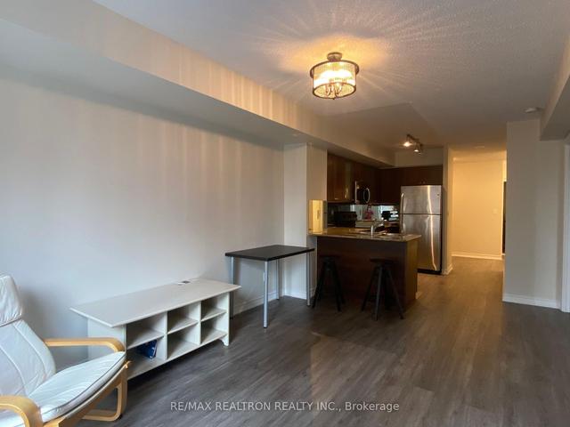 610 - 761 Bay St, Condo with 1 bedrooms, 2 bathrooms and 1 parking in Toronto ON | Image 5
