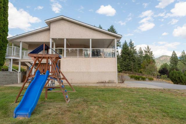 1609 Highway 3b, House detached with 4 bedrooms, 3 bathrooms and 10 parking in Fruitvale BC | Image 7
