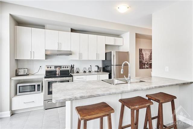 66 Damselfish Walk, Townhouse with 3 bedrooms, 3 bathrooms and 3 parking in Ottawa ON | Image 12