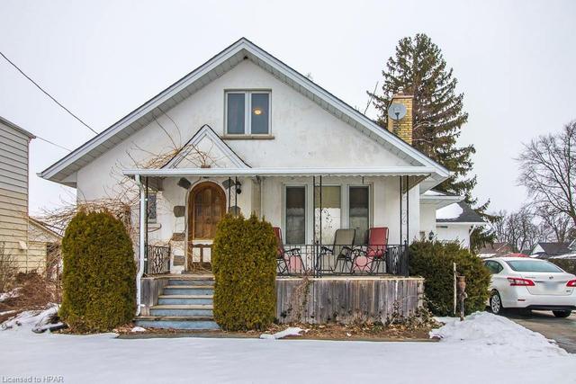 8 Victoria Street W, House detached with 3 bedrooms, 1 bathrooms and null parking in South Huron ON | Image 1