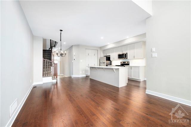 169 Longworth Avenue, Townhouse with 3 bedrooms, 3 bathrooms and 2 parking in Ottawa ON | Image 5