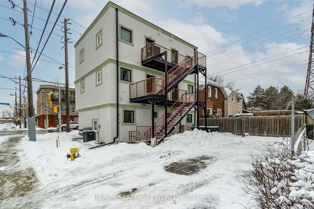 032 - 63 Scarlett Rd, House detached with 1 bedrooms, 1 bathrooms and 0 parking in Toronto ON | Image 17