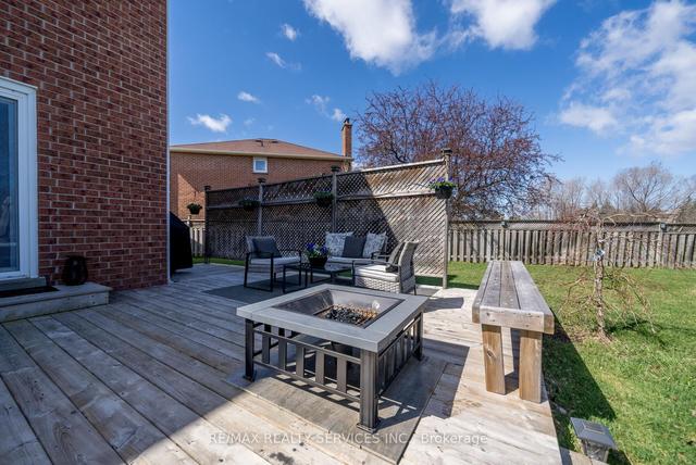 42 Willowcrest Crt, House detached with 3 bedrooms, 4 bathrooms and 6 parking in Brampton ON | Image 30