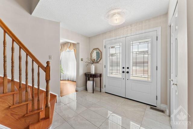 14 Spindle Way, House detached with 4 bedrooms, 3 bathrooms and 6 parking in Ottawa ON | Image 4