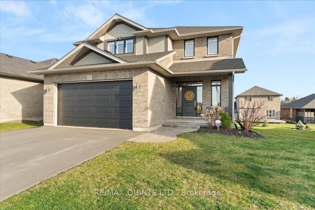 6 Farmington Cres, House detached with 3 bedrooms, 3 bathrooms and 4 parking in Belleville ON | Image 1