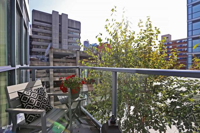 411 - 210 Simcoe St, Condo with 3 bedrooms, 2 bathrooms and 1 parking in Toronto ON | Image 7