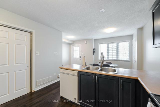 8a - 50 Howe Dr, Townhouse with 3 bedrooms, 2 bathrooms and 1 parking in Kitchener ON | Image 35