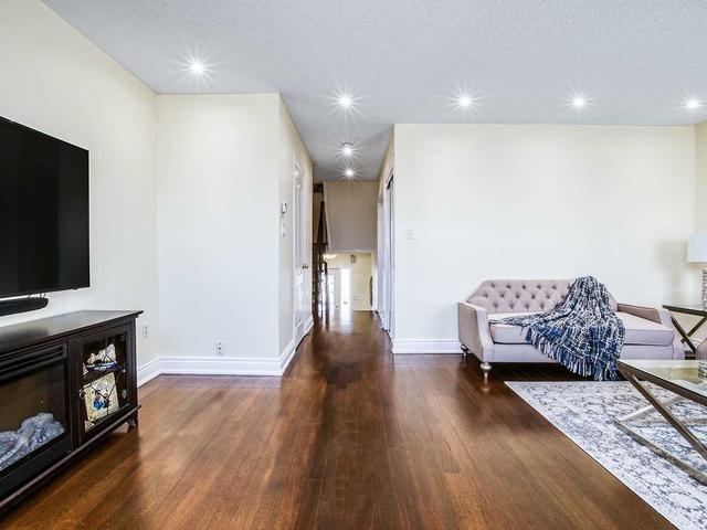 58 Dunlop Crt, House attached with 3 bedrooms, 3 bathrooms and 3 parking in Brampton ON | Image 13