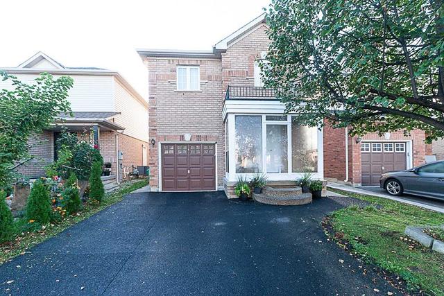 81 Ridgemore Cres, House detached with 4 bedrooms, 4 bathrooms and 4 parking in Brampton ON | Image 1