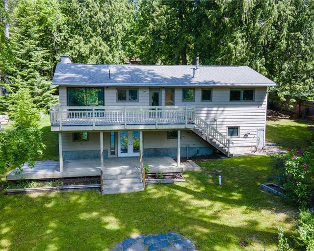 7484 Highway 3a, House detached with 4 bedrooms, 3 bathrooms and null parking in Central Kootenay E BC | Image 15