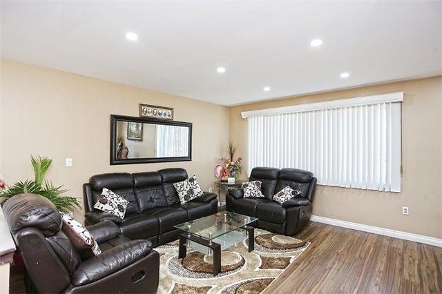 81 Cornwall Rd, House detached with 3 bedrooms, 2 bathrooms and 4 parking in Brampton ON | Image 3