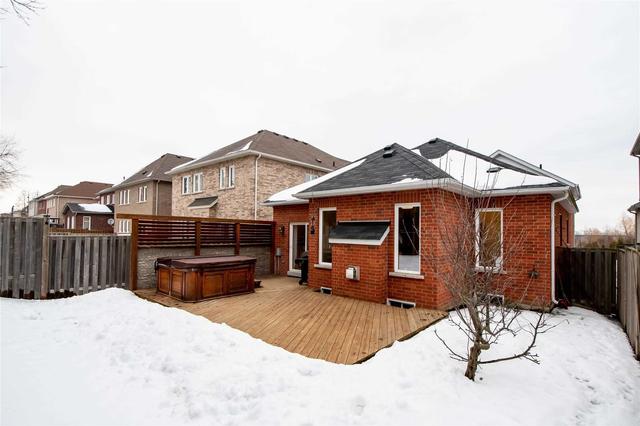 31 Bradford Crt, House detached with 3 bedrooms, 3 bathrooms and 6 parking in Whitby ON | Image 13