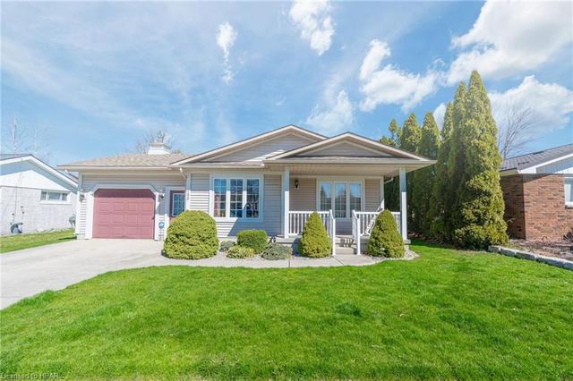 102 Huron Street E, House detached with 2 bedrooms, 2 bathrooms and 5 parking in South Huron ON | Image 1