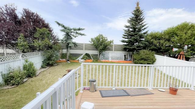 3646 Douglas Woods Heights Se, Home with 3 bedrooms, 3 bathrooms and null parking in Calgary AB | Image 19