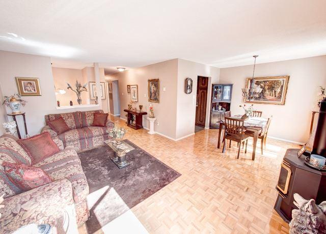 358 Handley Cres, House detached with 3 bedrooms, 1 bathrooms and 5 parking in Newmarket ON | Image 4