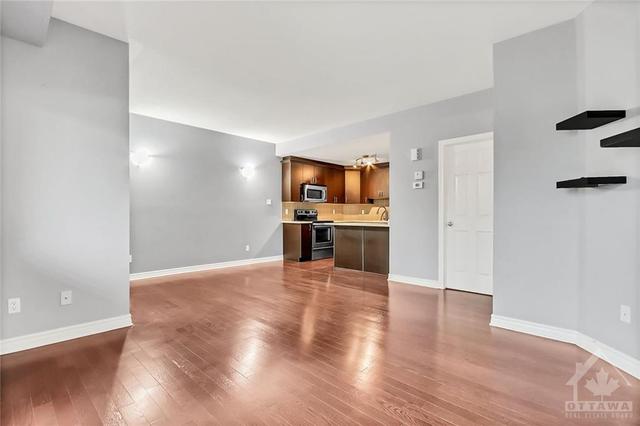 b - 260 Espresso Private, Condo with 2 bedrooms, 1 bathrooms and 1 parking in Ottawa ON | Image 16